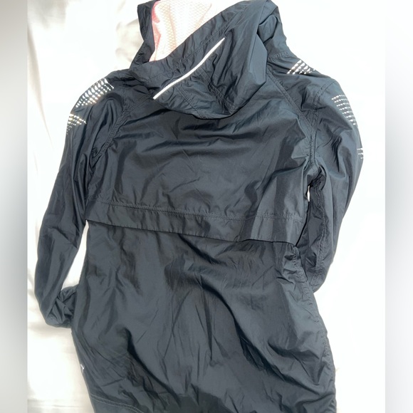 IVIVVA rain jacket coral and black - Picture 4 of 5